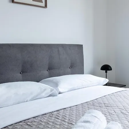 Bilocale Con Balcone E 5 Posti Letto Vicino Metro ميلان
