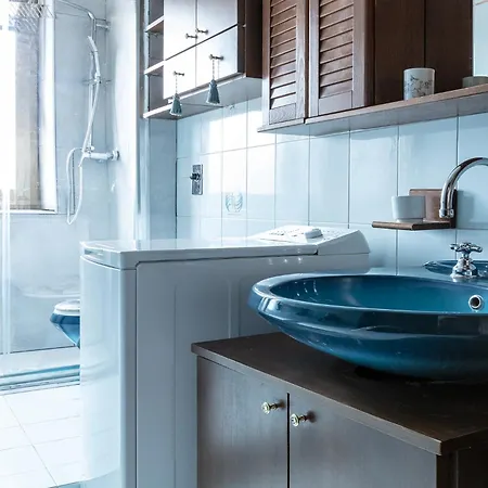 Bilocale Con Balcone E 5 Posti Letto Vicino Metro Apartment *