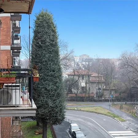 Bilocale Con Balcone E 5 Posti Letto Vicino Metro شقة ميلان
